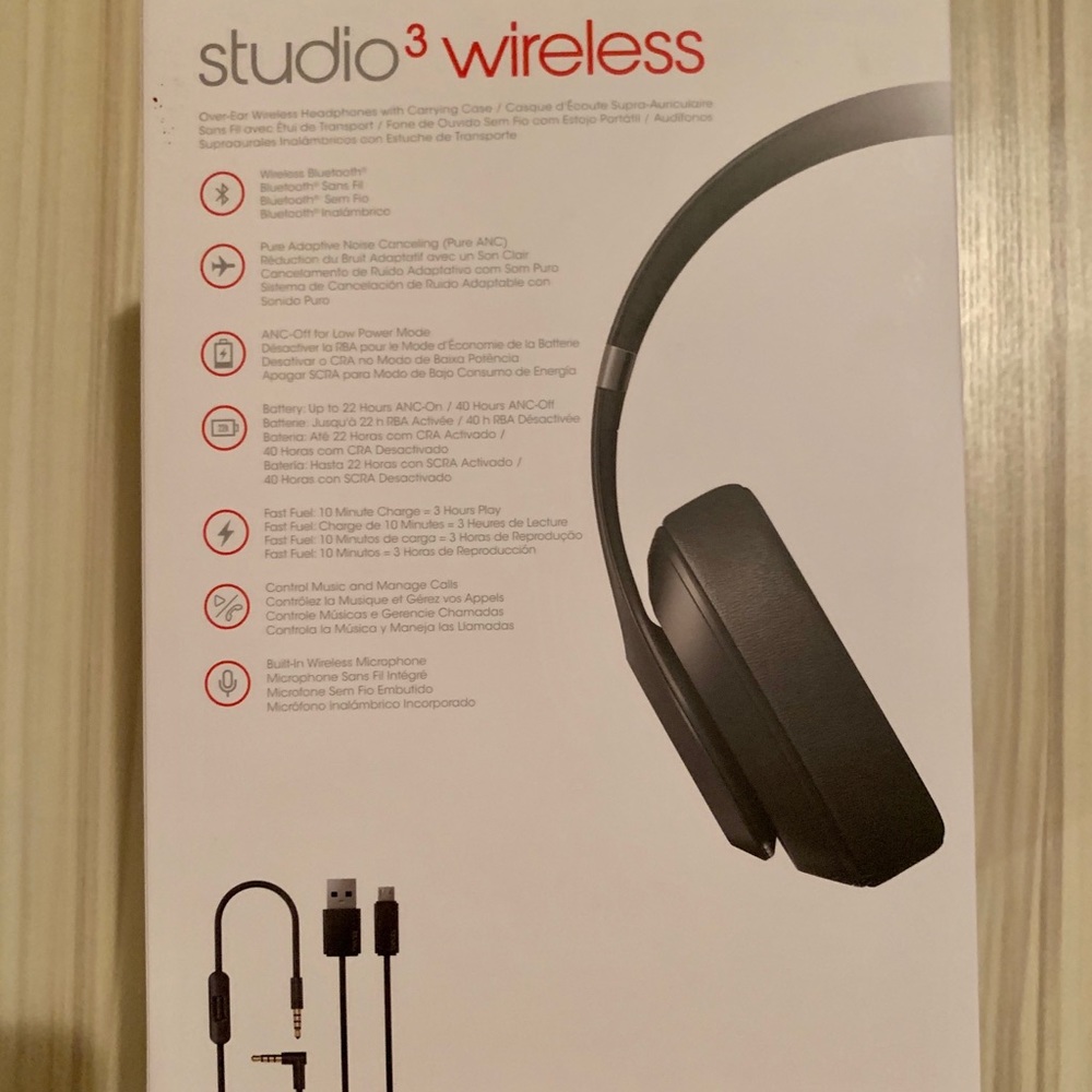 BRAND NEW black beats studio 3 wireless headphones - Picture 3 of 3